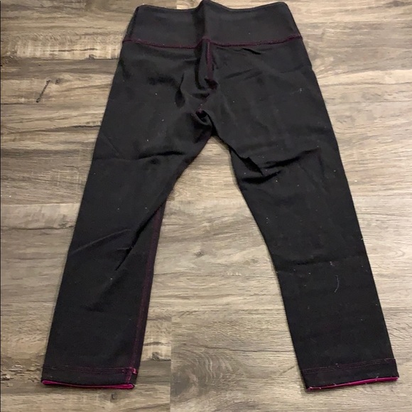 Lulu lemon reversible capris - Picture 2 of 4